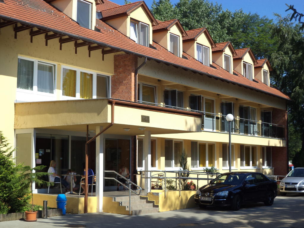 Touring Hotel Berekfürdő Esterno foto