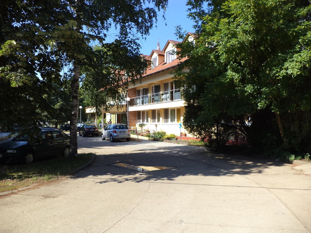 Touring Hotel Berekfürdő Esterno foto